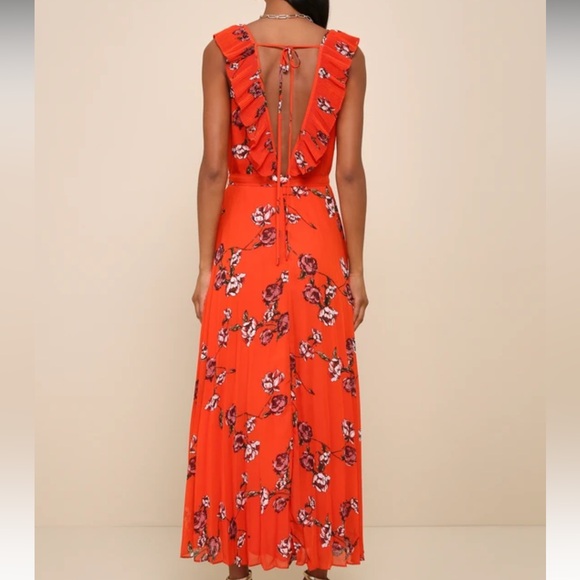 NWT. LULUS Red Orange Floral Print Pleated Chiffon Open Back Maxi Dress Sz Small - Picture 4 of 5